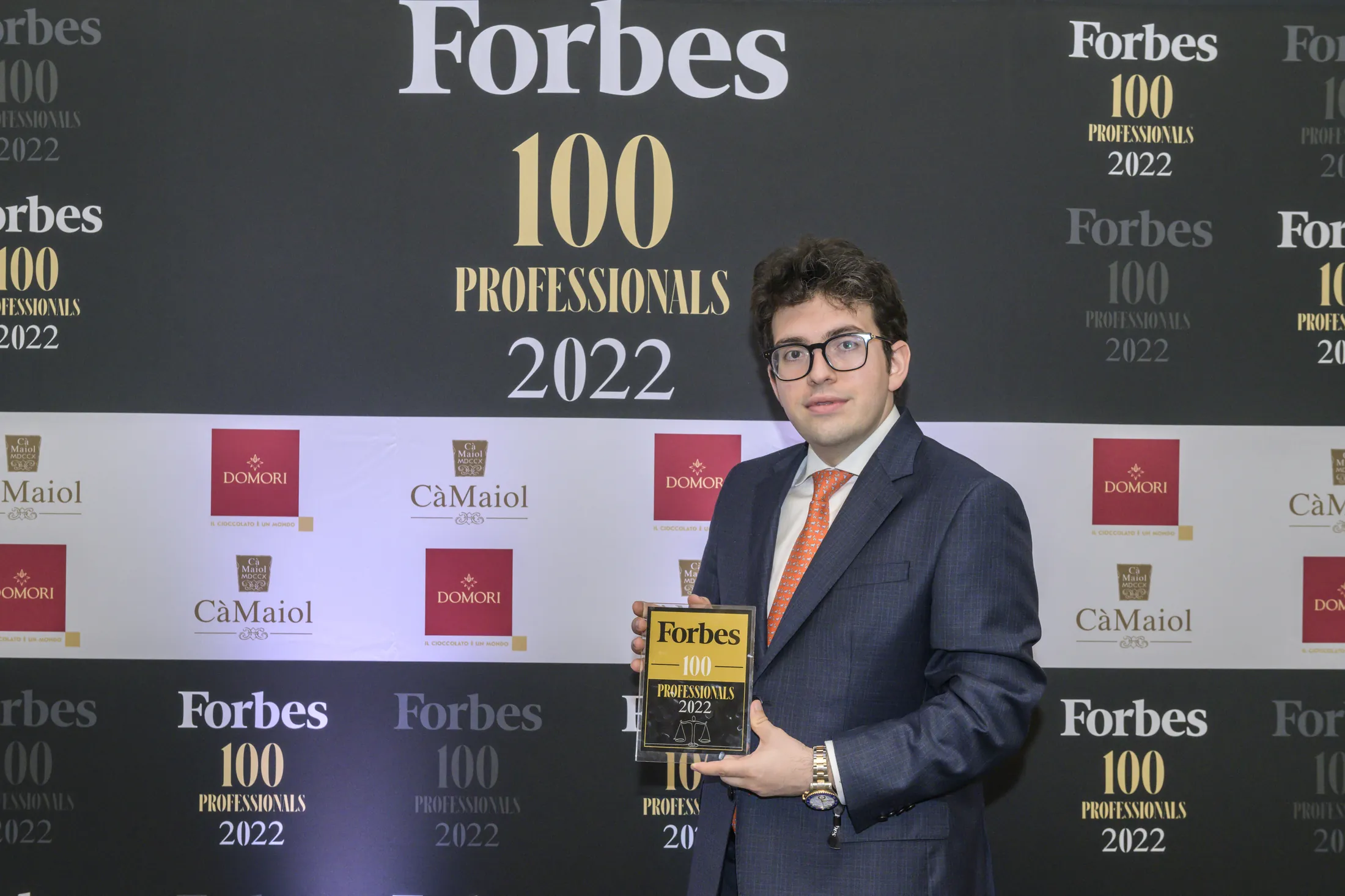 L'Avv. Giuseppe Pipicella con il riconoscimento Forbes 100 Professionals 2022